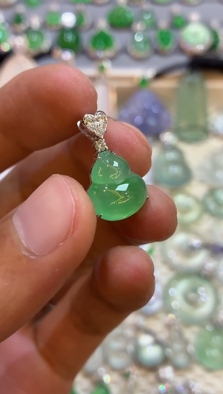 吊坠(不含链)18K金镶嵌翡翠葫芦