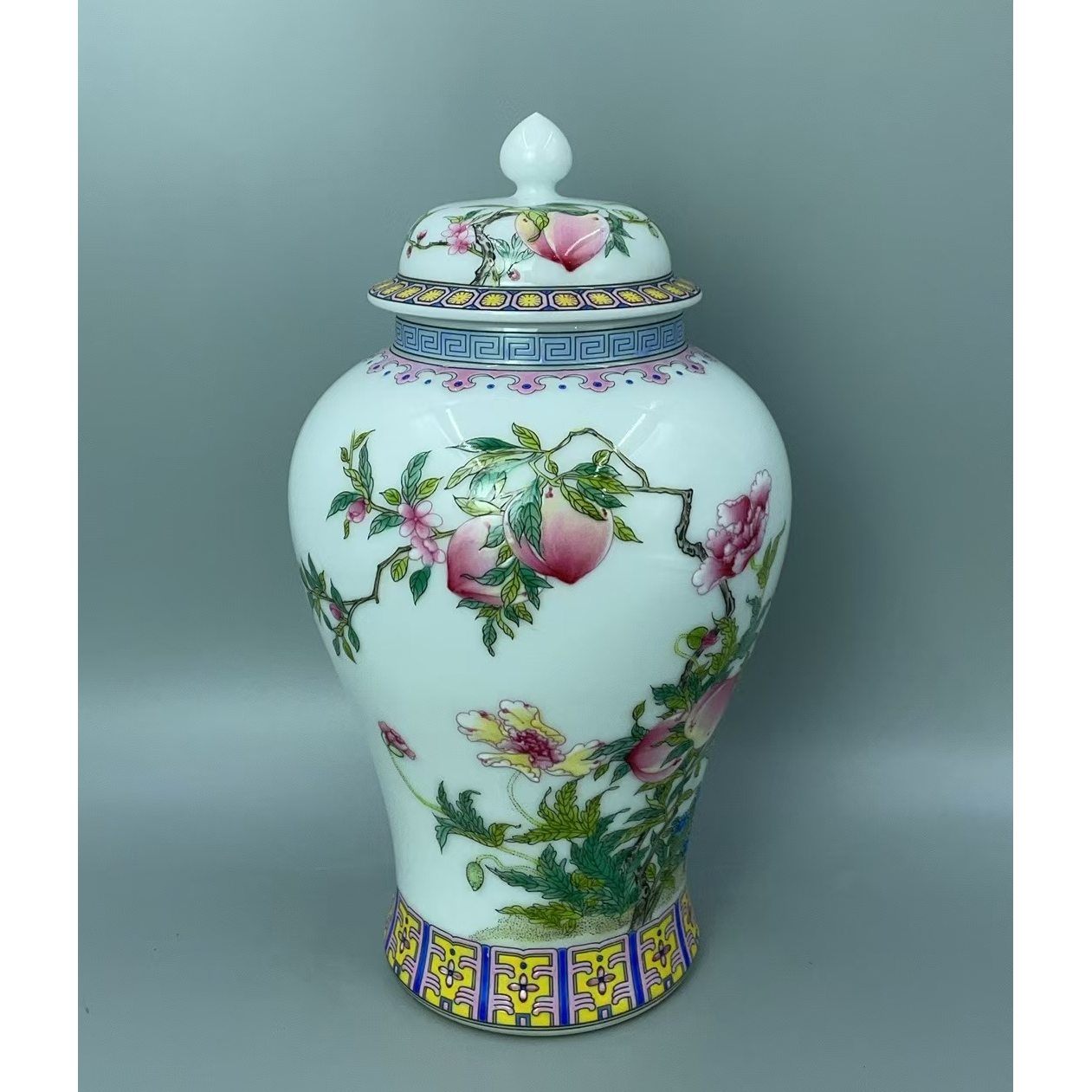 景德镇陶瓷/粉彩/寿桃将军罐