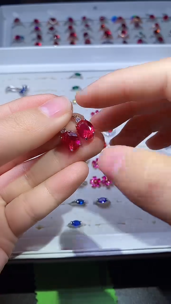 【闪购商品】红宝石耳饰银S925镶嵌..........