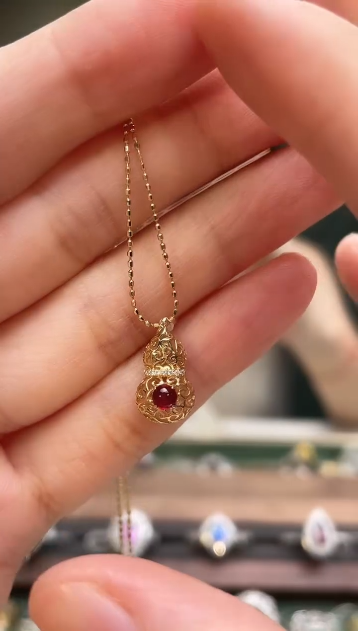 项链18K金镶嵌红宝石主石：0.28ct