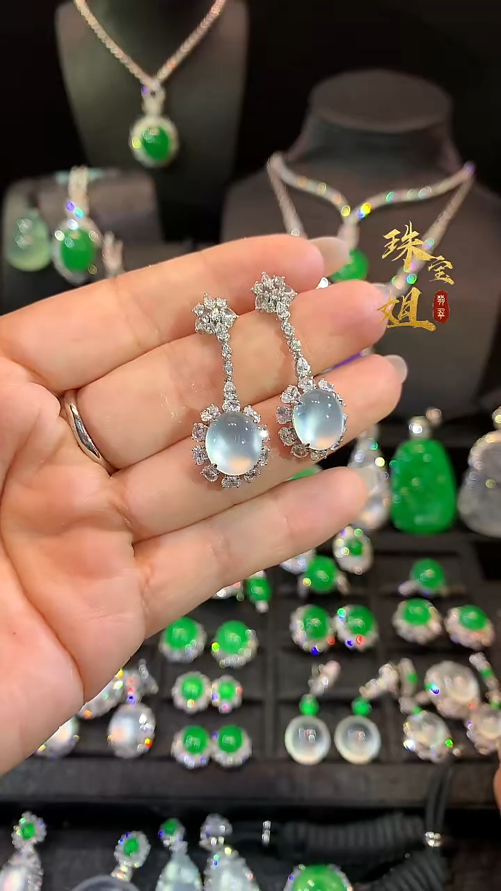 18K金镶嵌翡翠耳饰耳饰