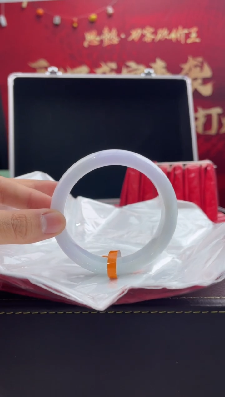 【闪购商品】翡翠手镯未镶嵌48翡翠手镯（微瑕）