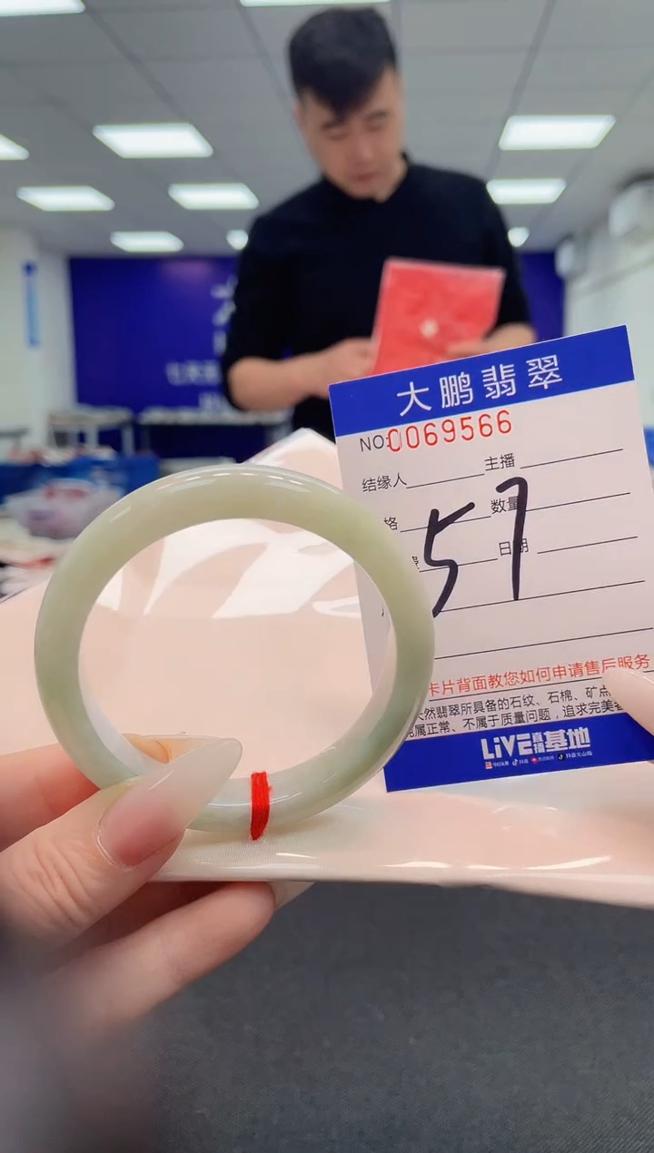 【闪购商品】翡翠手镯未镶嵌         