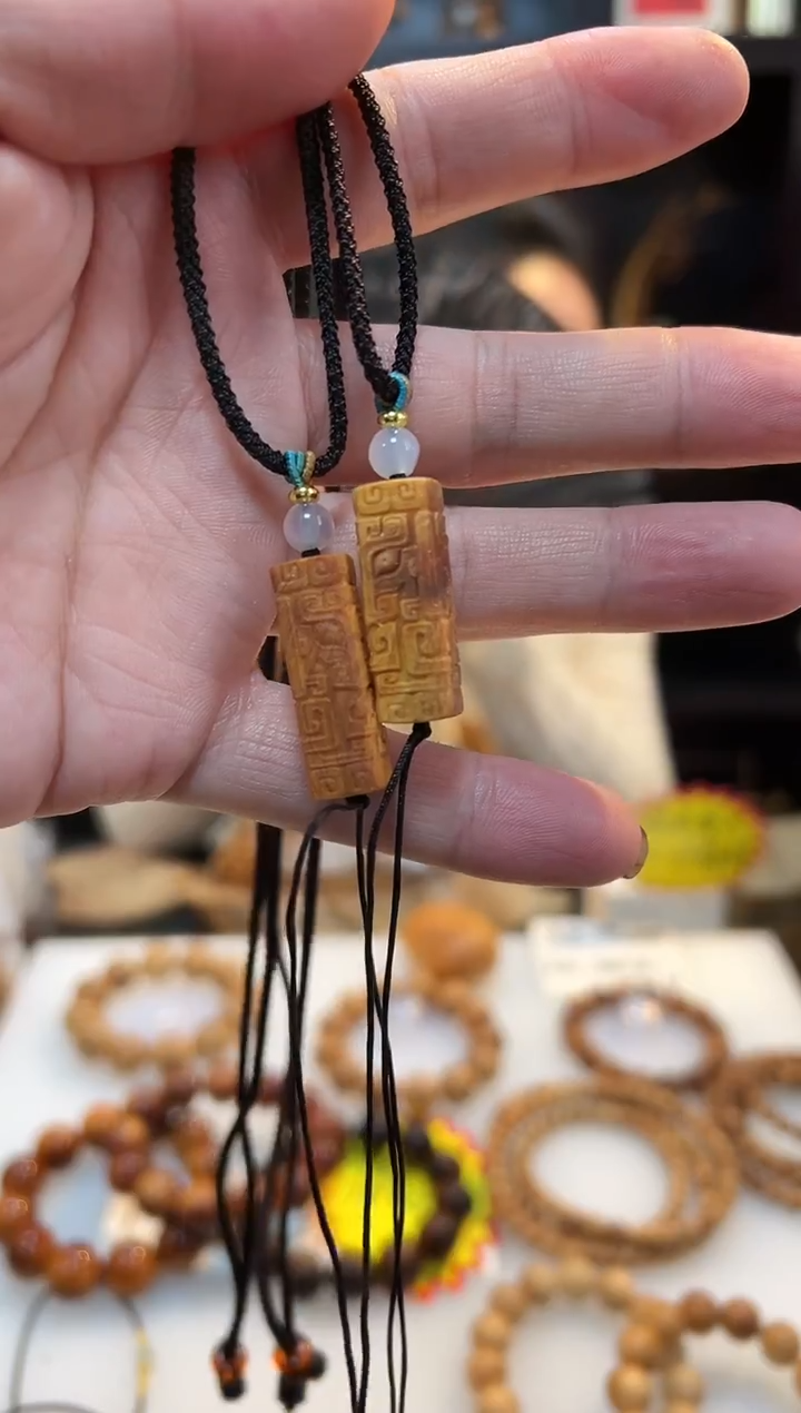 崖柏红油饕餮吊坠一个太行