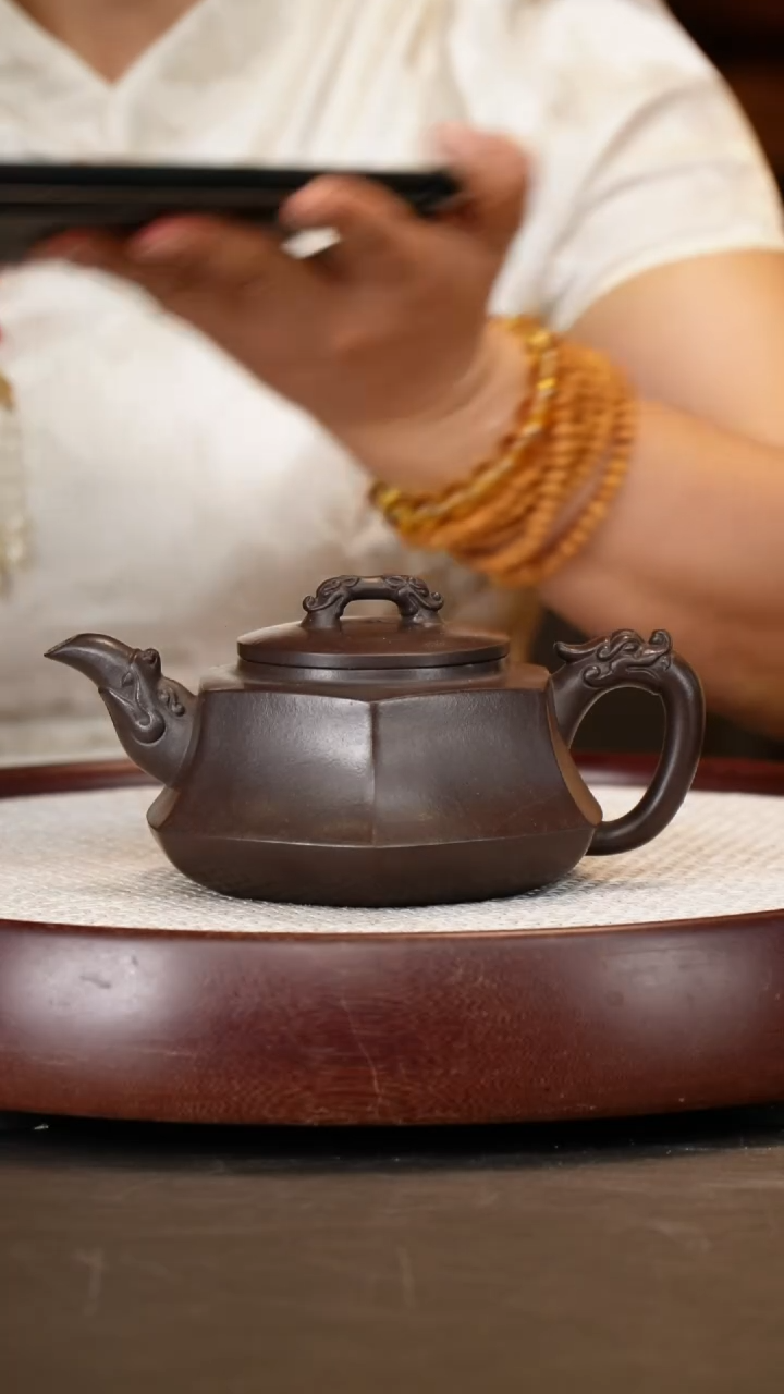 茶壶紫砂【薛锋】高黑料六面玲珑  260CC