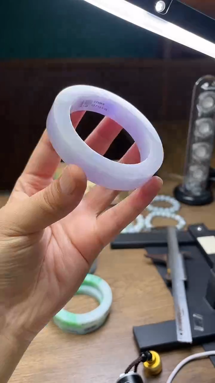 未镶嵌手镯定制翡翠小*色定制