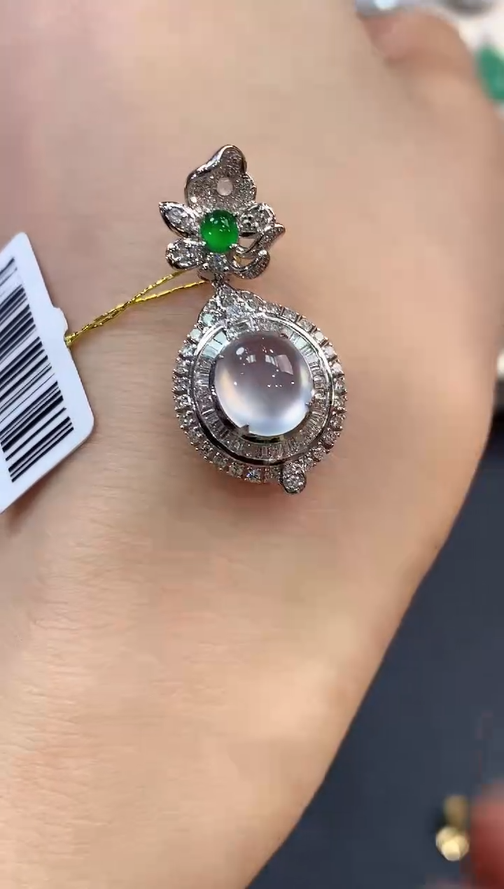 【闪购商品】翡翠吊坠(不含链)18K金镶嵌 C98