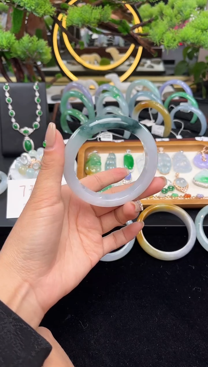 未镶嵌手镯翡翠手镯