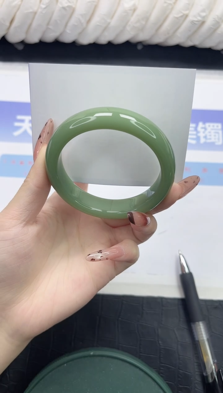 未镶嵌手镯石英质玉06-56