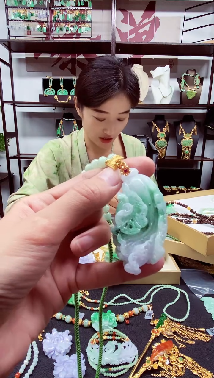 翡翠未镶嵌颈饰翡翠吊坠