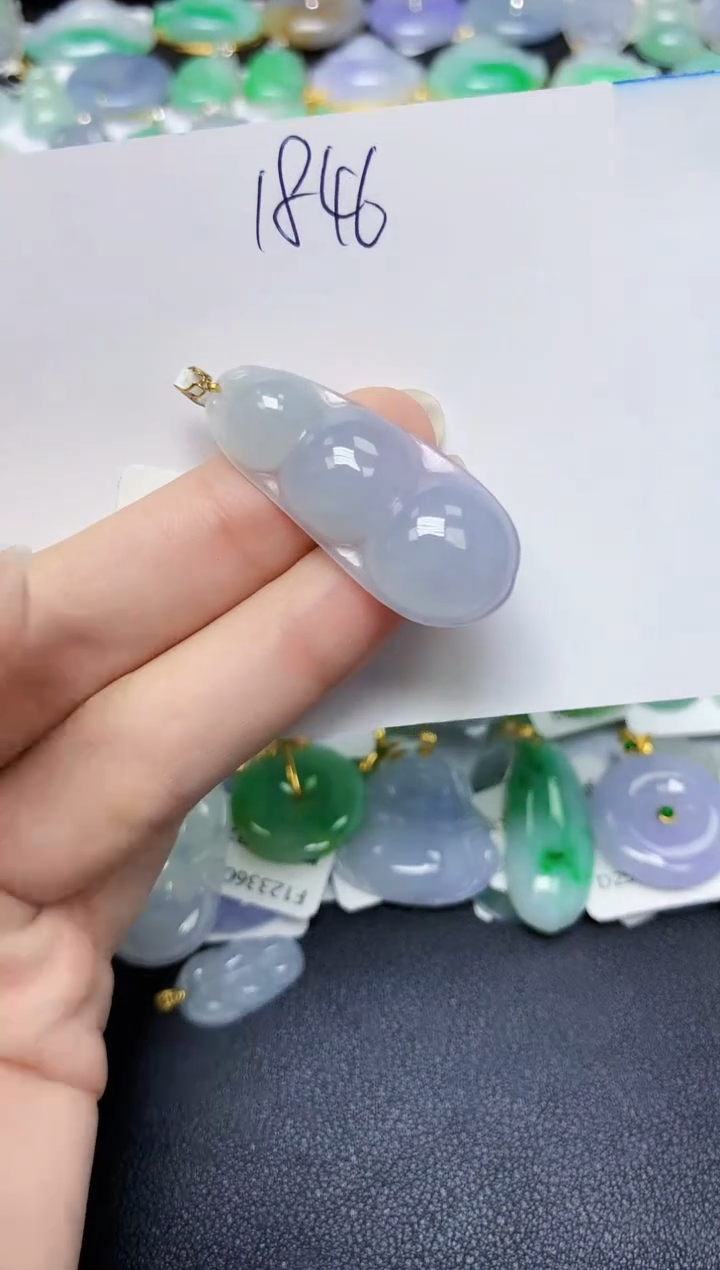 翡翠18K金镶嵌颈饰 天然缅甸翡翠A货