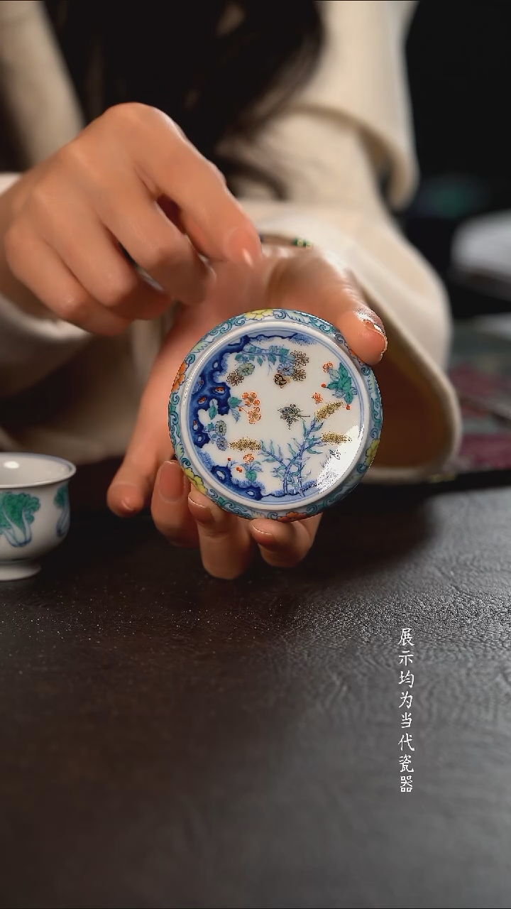 云霞珍藏五彩秋鸣三足圆饼小盖置