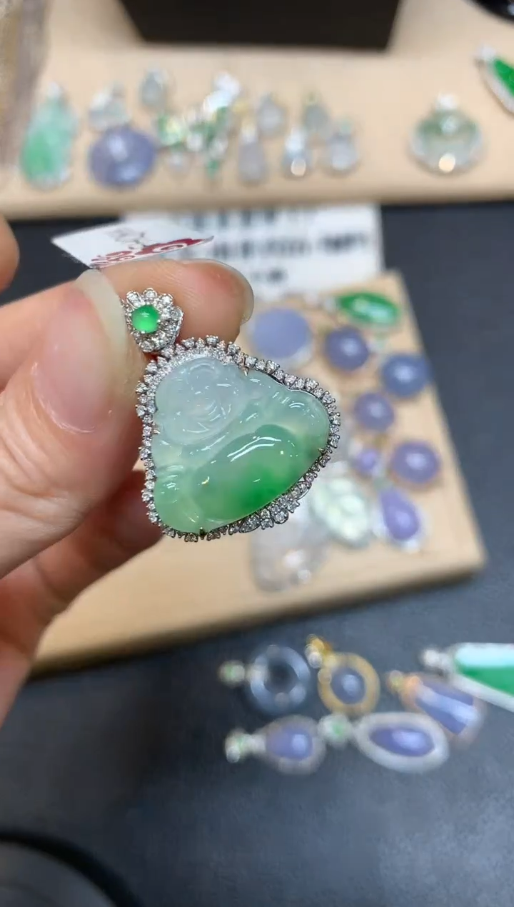 【闪购商品】翡翠颈饰18K金镶嵌佛公【无服务费】