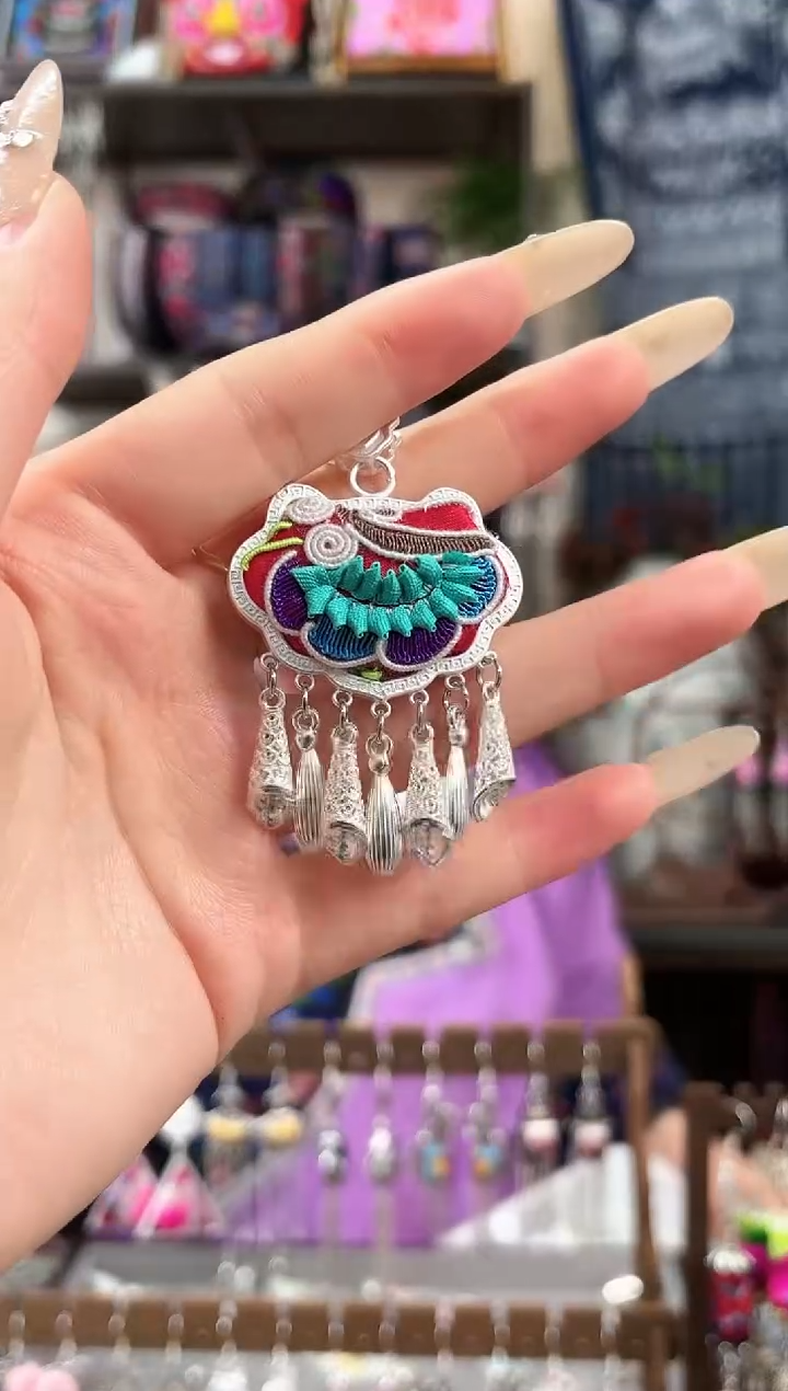 织绣民族风非遗老绣苗银饰品615