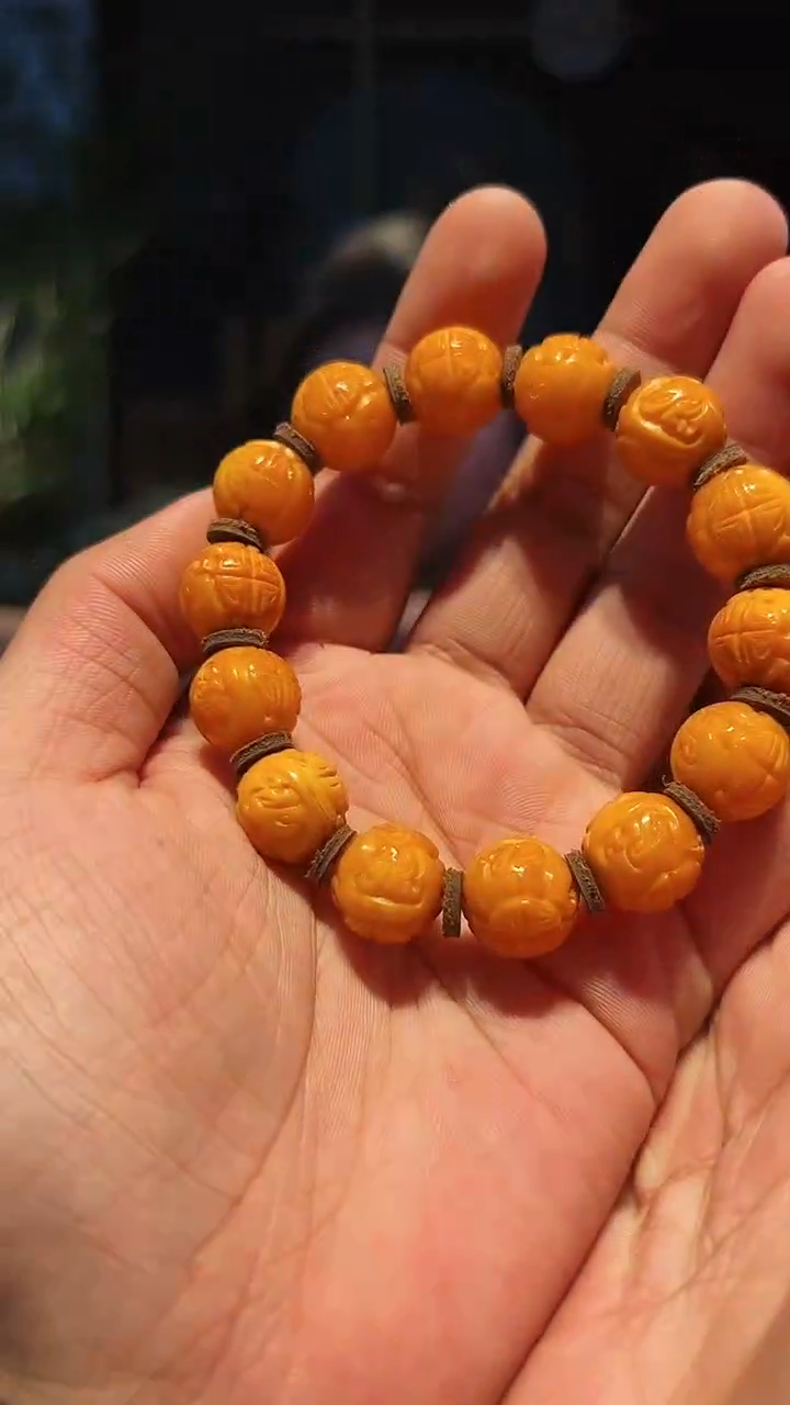 【闪购商品】蜜蜡手串未镶嵌14+精雕老蜡