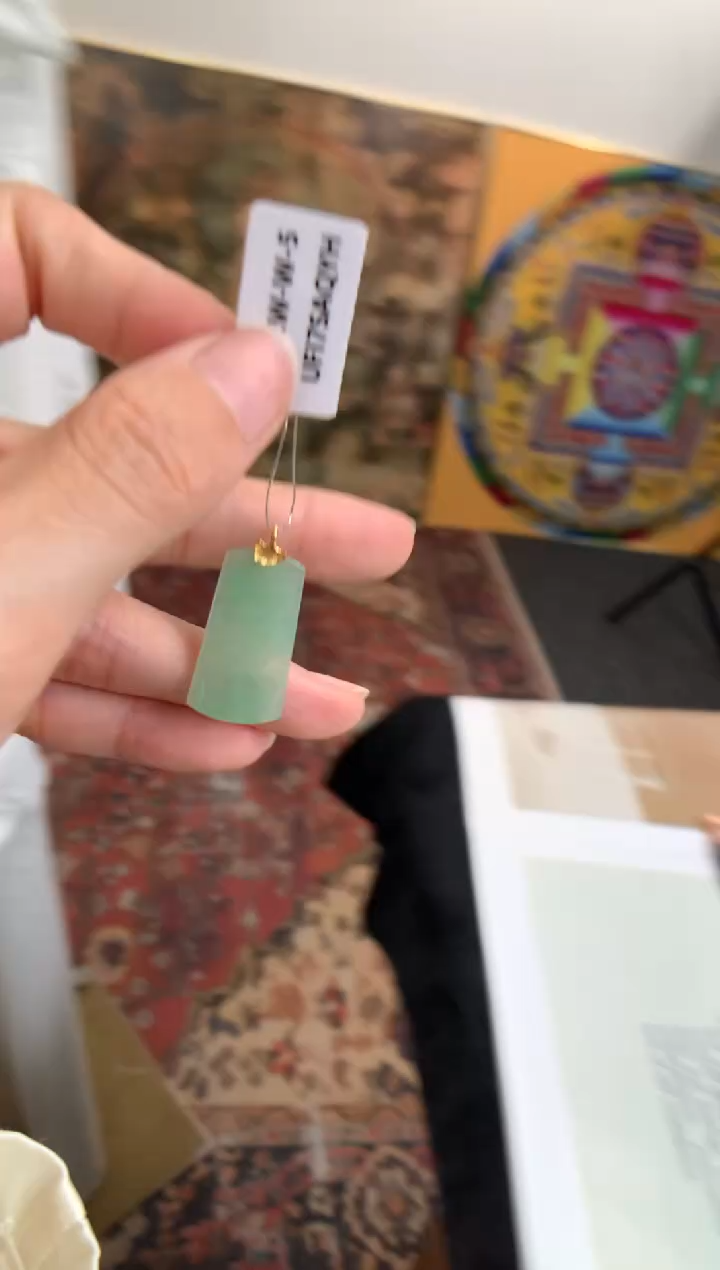 翡翠18K金镶嵌颈饰无事牌