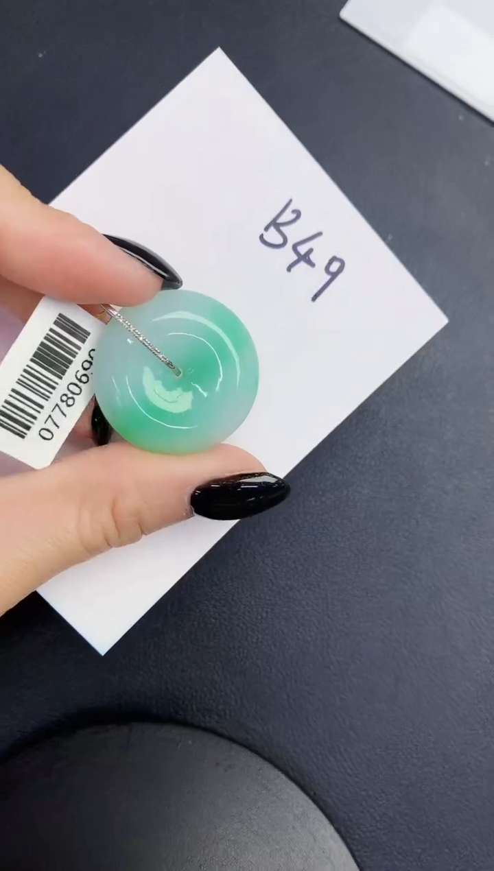 【闪购商品】翡翠颈饰18K金镶嵌0000000000