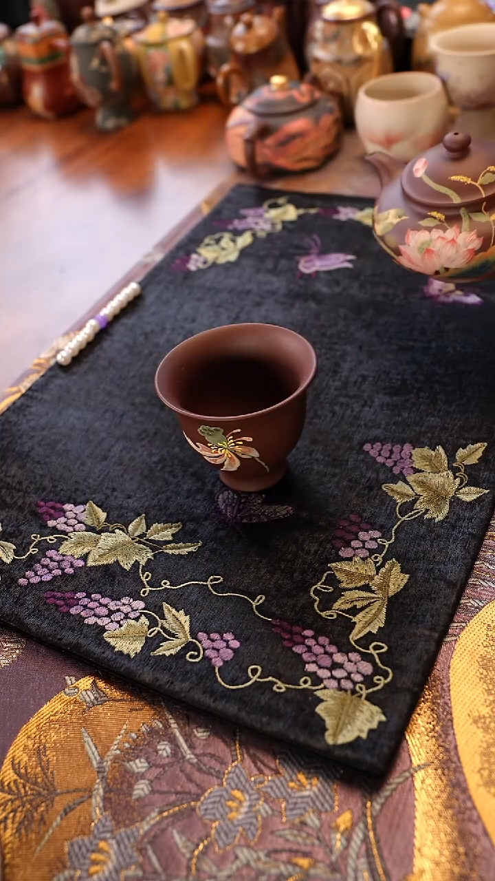紫砂茶宠紫泥荷韵杯