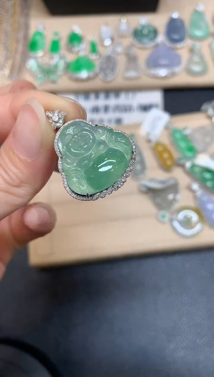 【闪购商品】翡翠颈饰18K金镶嵌佛公【无服务费