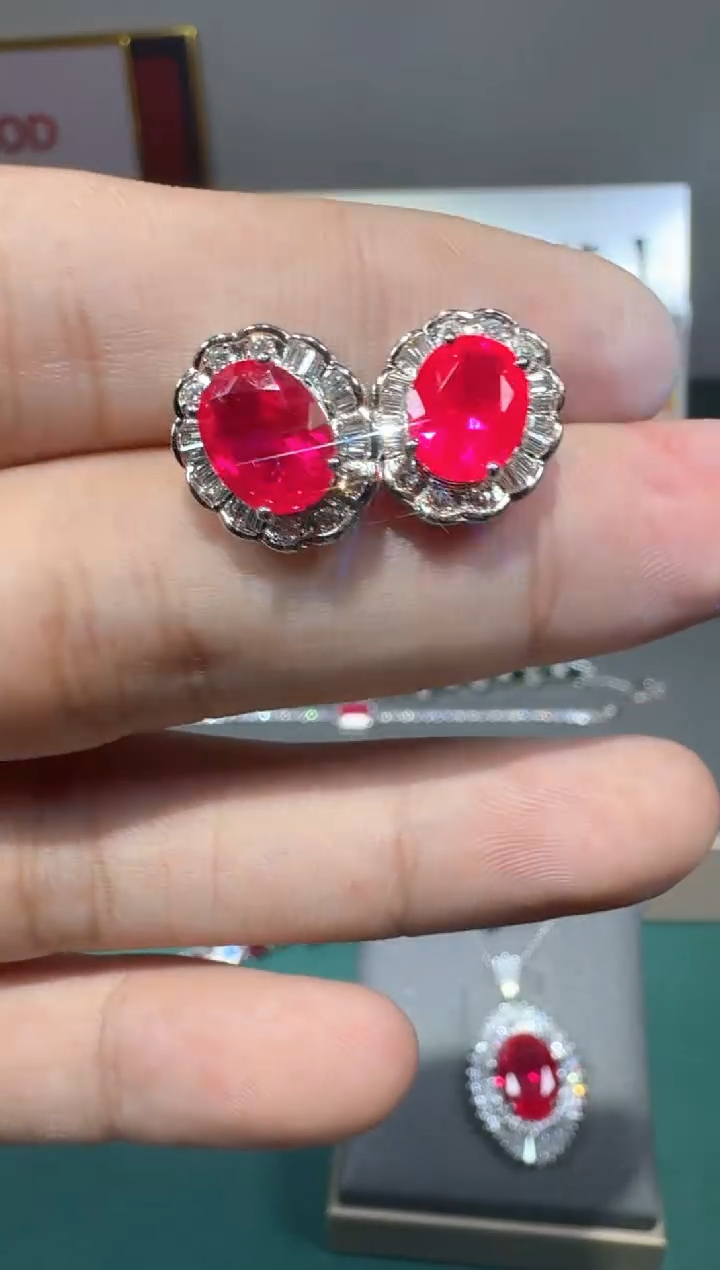 耳饰18K金镶嵌红宝石1