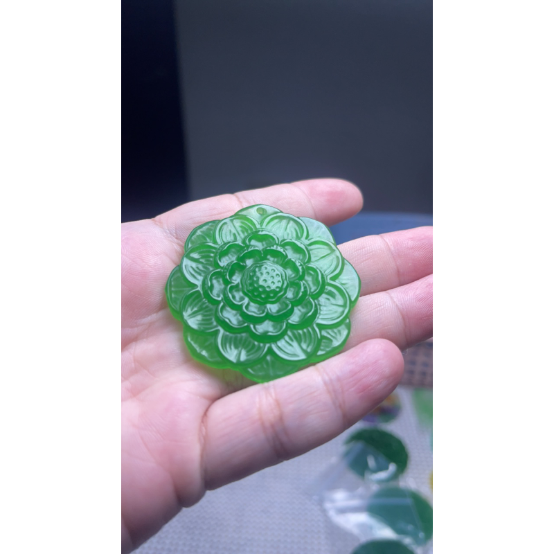 180   满绿莲花吊坠