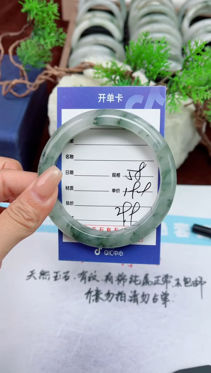 【闪购商品】石英质玉手镯未镶嵌299