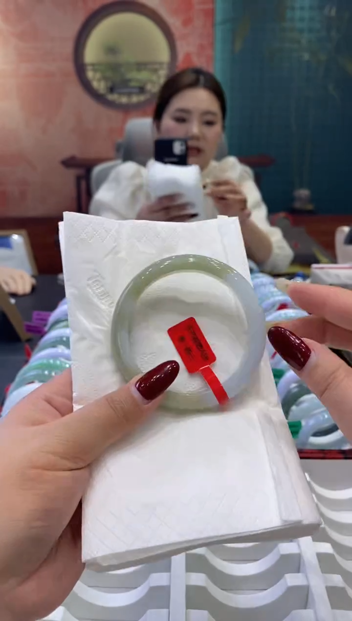 【闪购商品】翡翠手镯未镶嵌多人003916