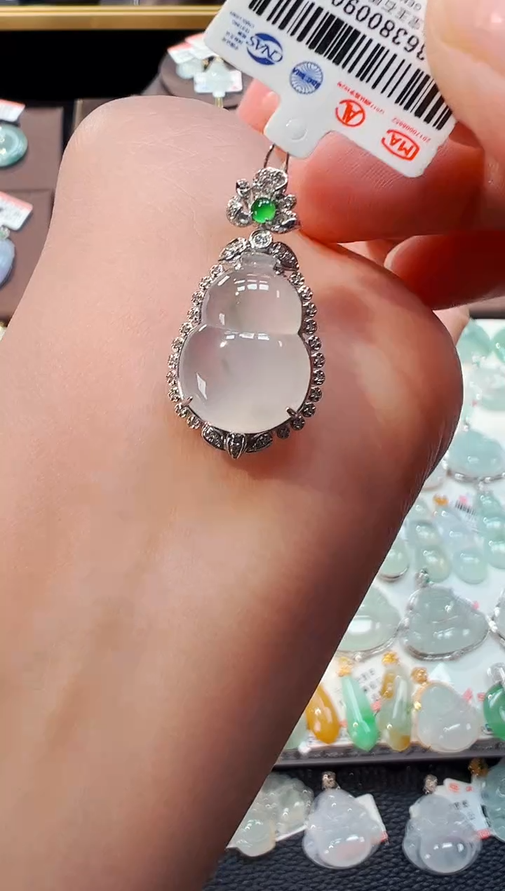 【闪购商品】翡翠吊坠(不含链)18K金镶嵌葫芦吊坠901