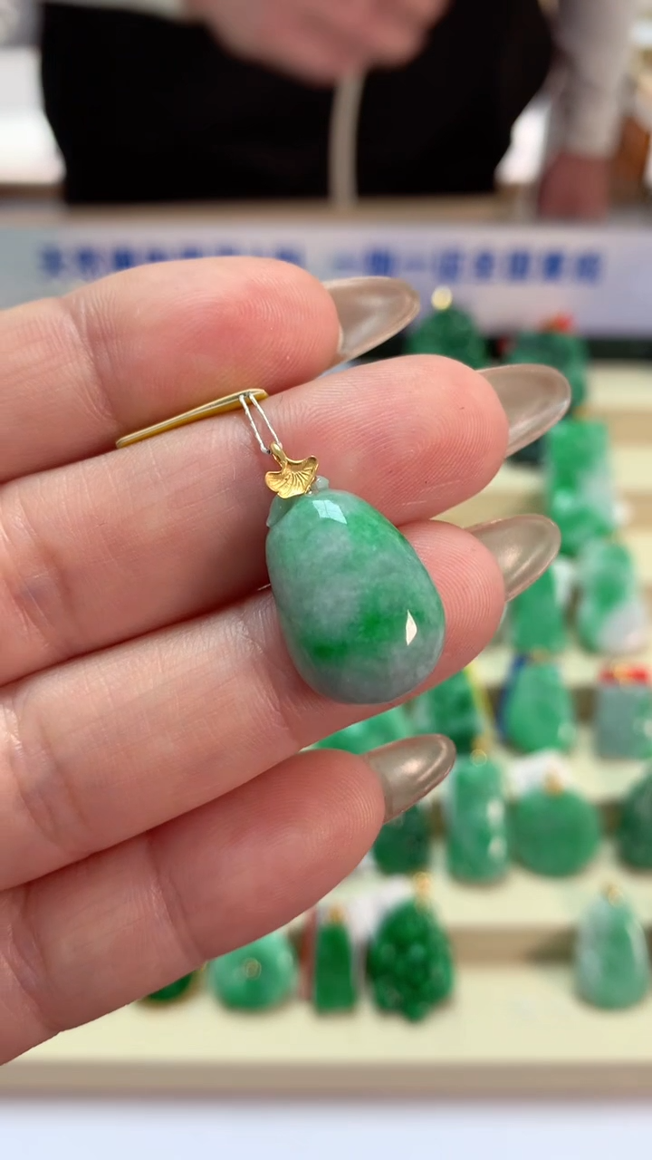 【闪购商品】翡翠吊坠(不含链)18K金镶嵌挂件