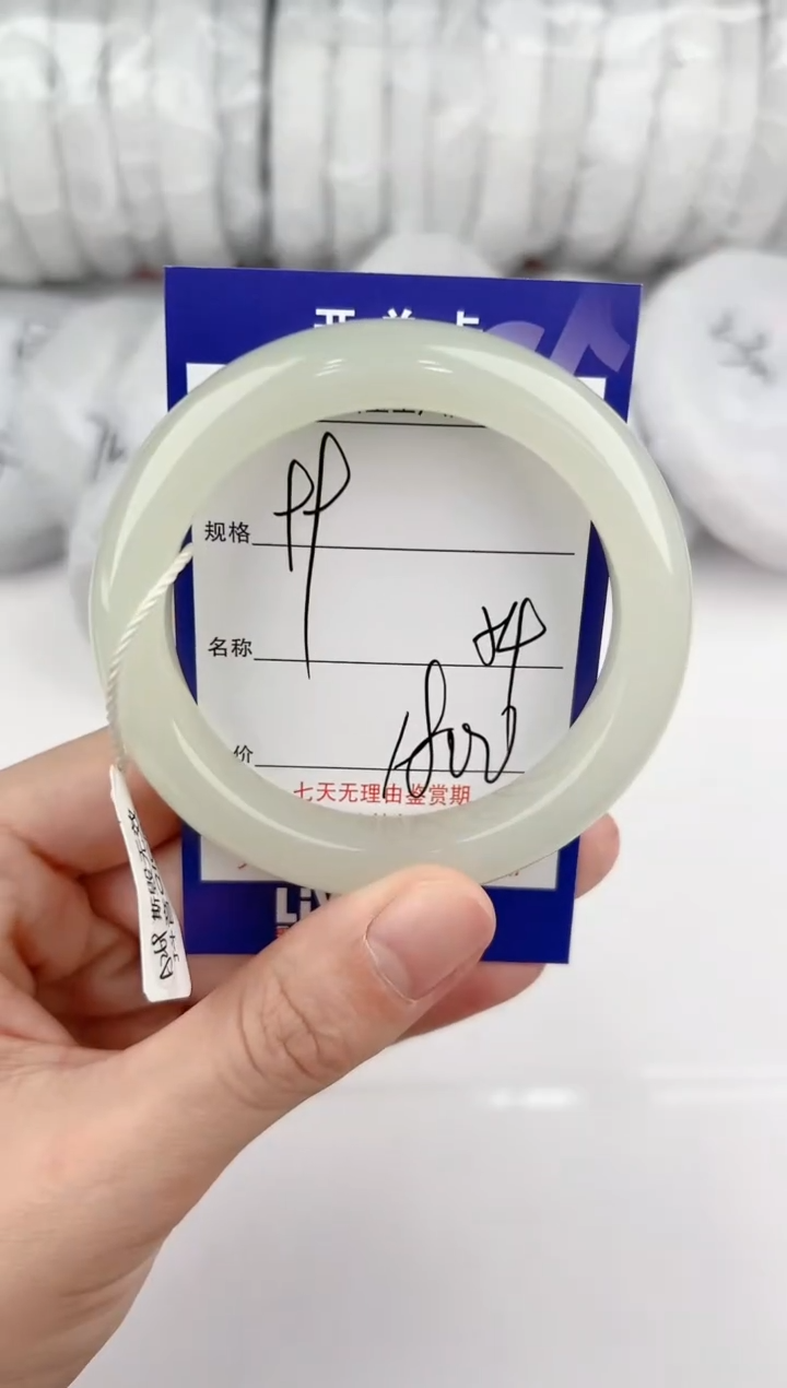 【闪购商品】和田玉手镯未镶嵌99颜色微差无瑕疵