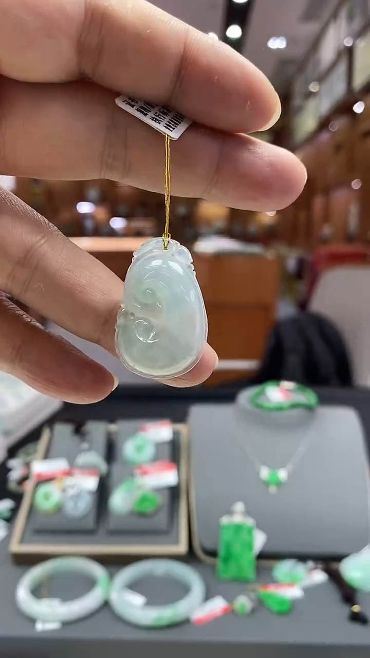 颈饰未镶嵌翡翠如意
