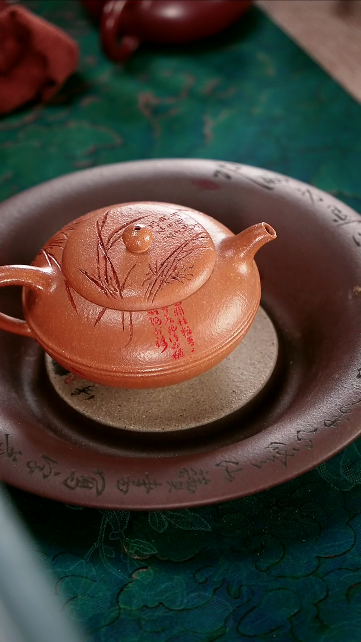 茶壶紫砂粗砂金降坡精工兰花刻绘线圆