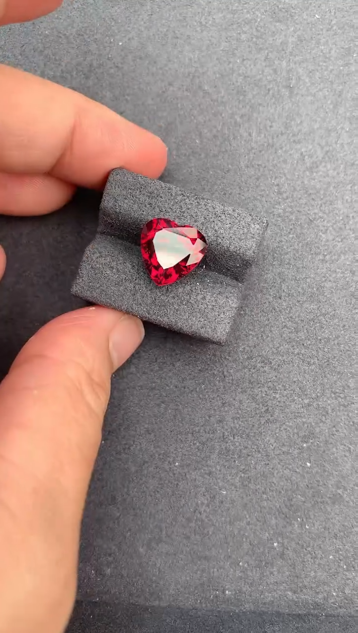 【闪购商品】石榴石裸石未镶嵌7.2ct镁铝榴石