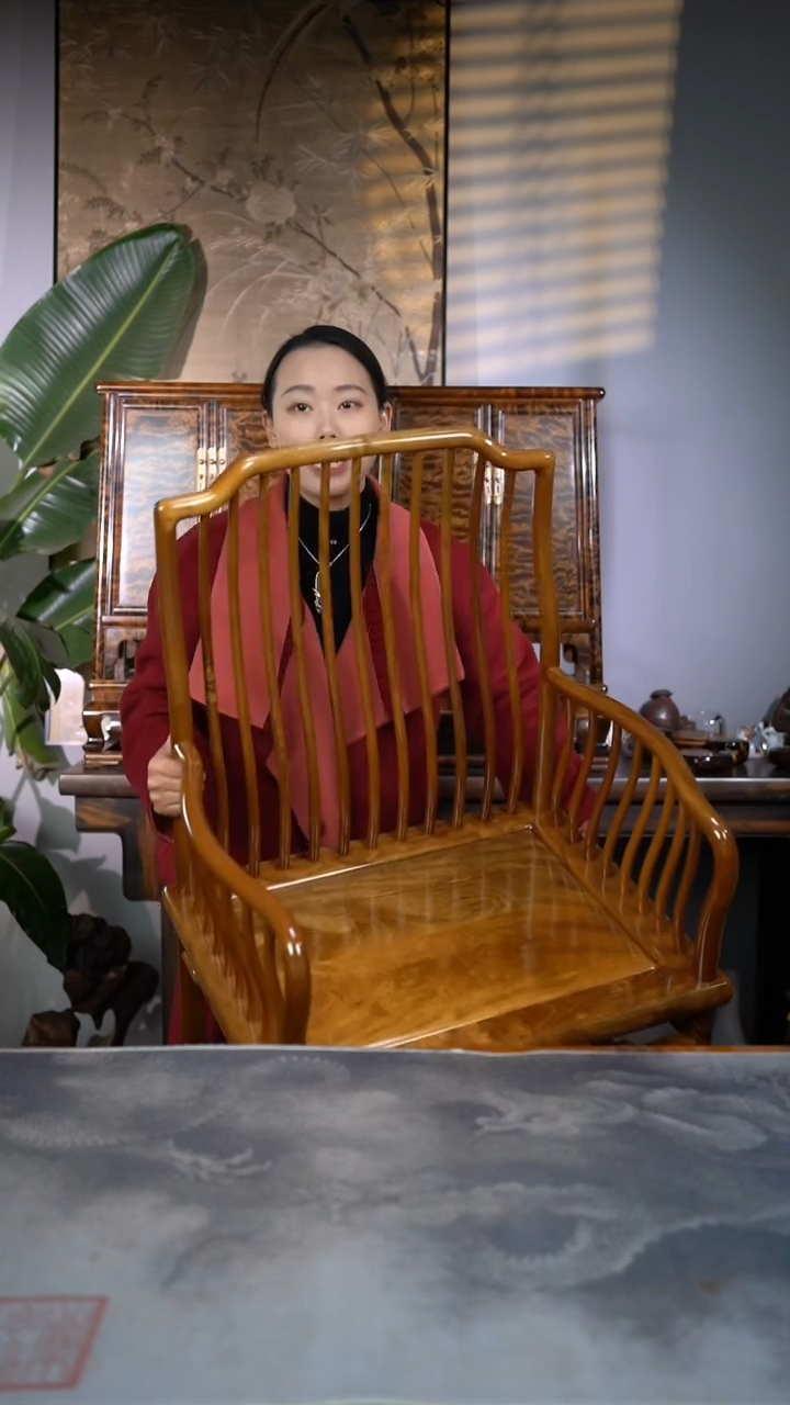 【闪购商品】金丝楠木艺满花精工虎皮纹梳背椅