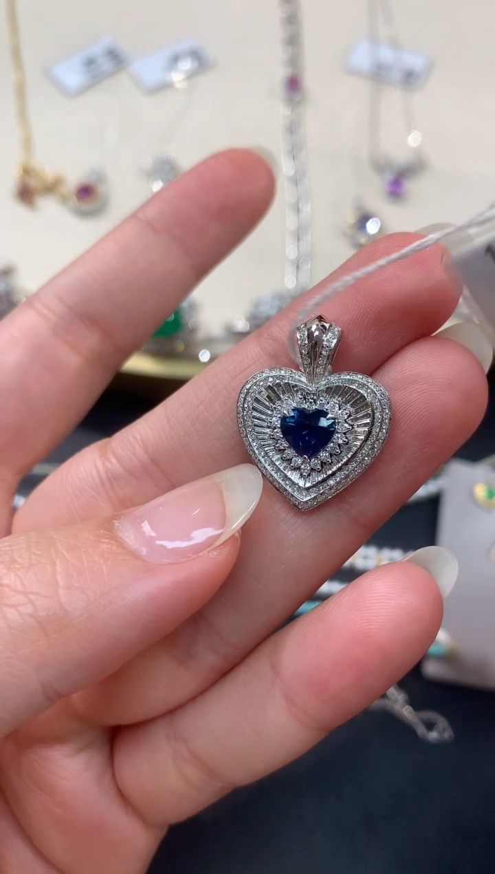 【闪购商品】蓝宝石吊坠(不含链)18K金镶嵌A18|9800+0