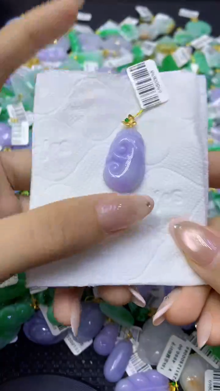 颈饰18K金镶嵌翡翠天然缅甸翡翠A货