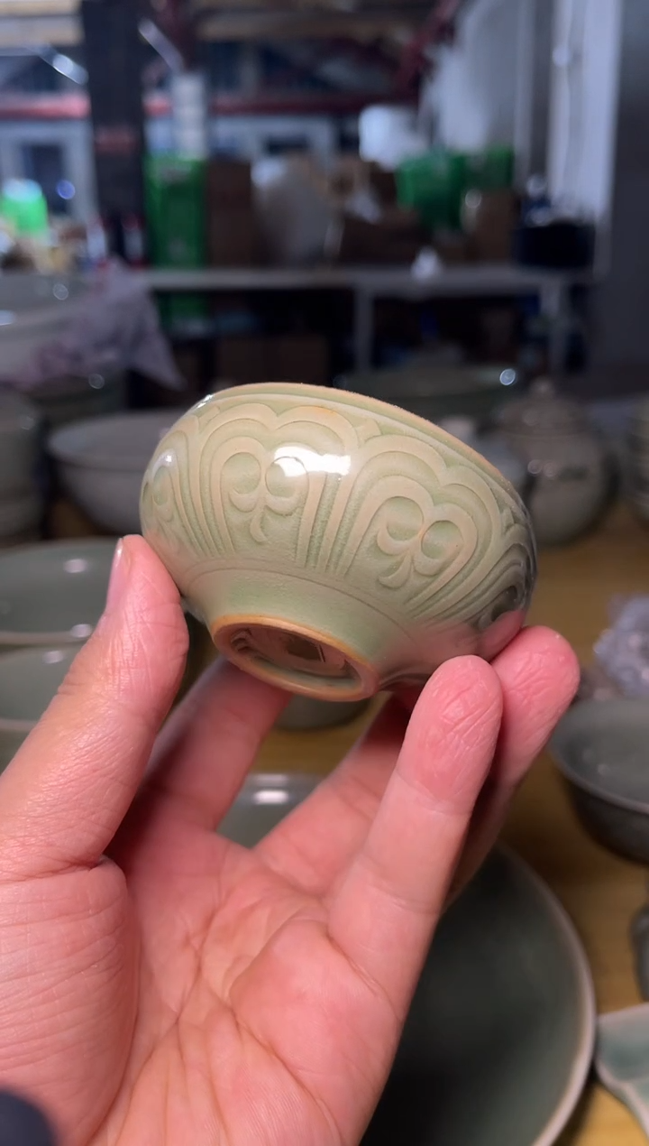 瑕疵「俯」内外双刻莲瓣金钵1只