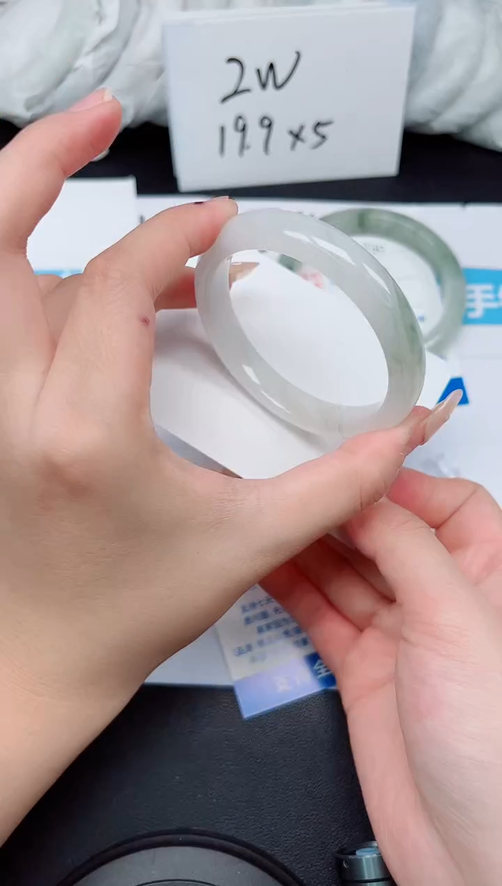 【闪购商品】石英质玉手镯未镶嵌G151-56