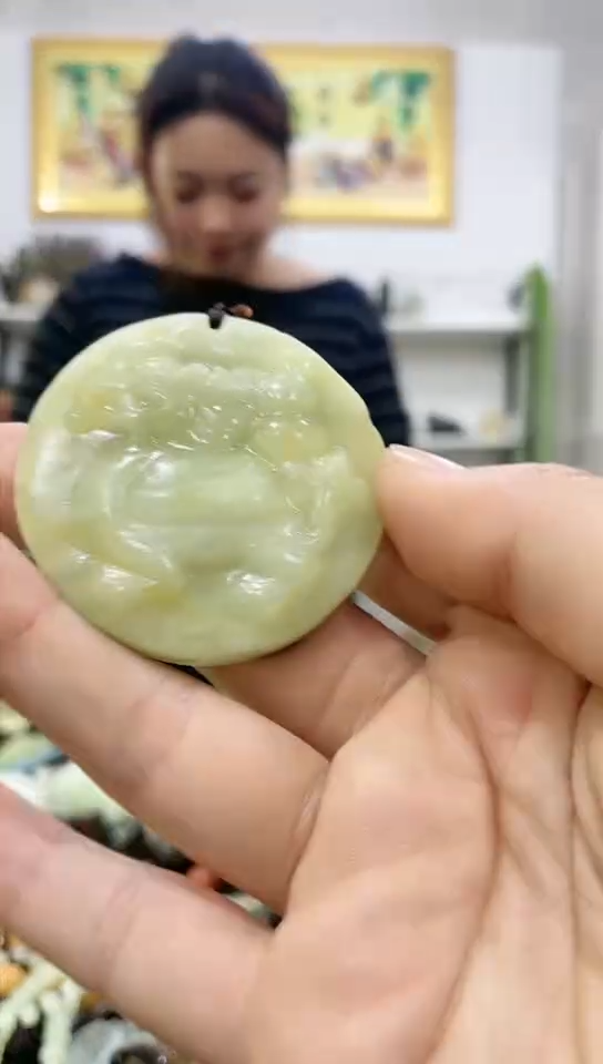 未镶嵌蛇纹石玉吊坠    