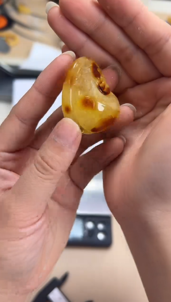【闪购商品】琥珀裸石未镶嵌蜜蜡吊坠