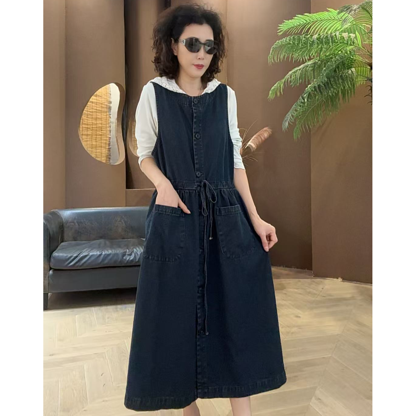 君姐服饰{W5556}秋季休闲收腰中长款时尚连衣裙女装减龄常规无袖