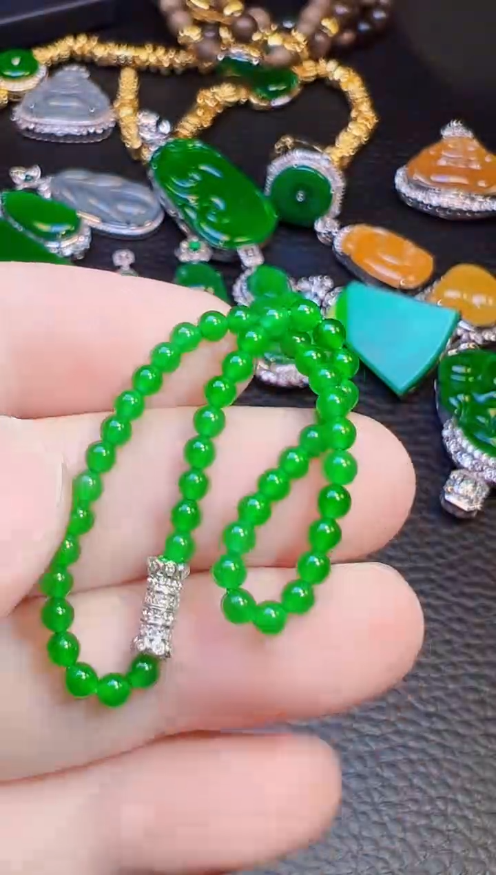 18K金镶嵌手链翡翠吾**亮翡翠