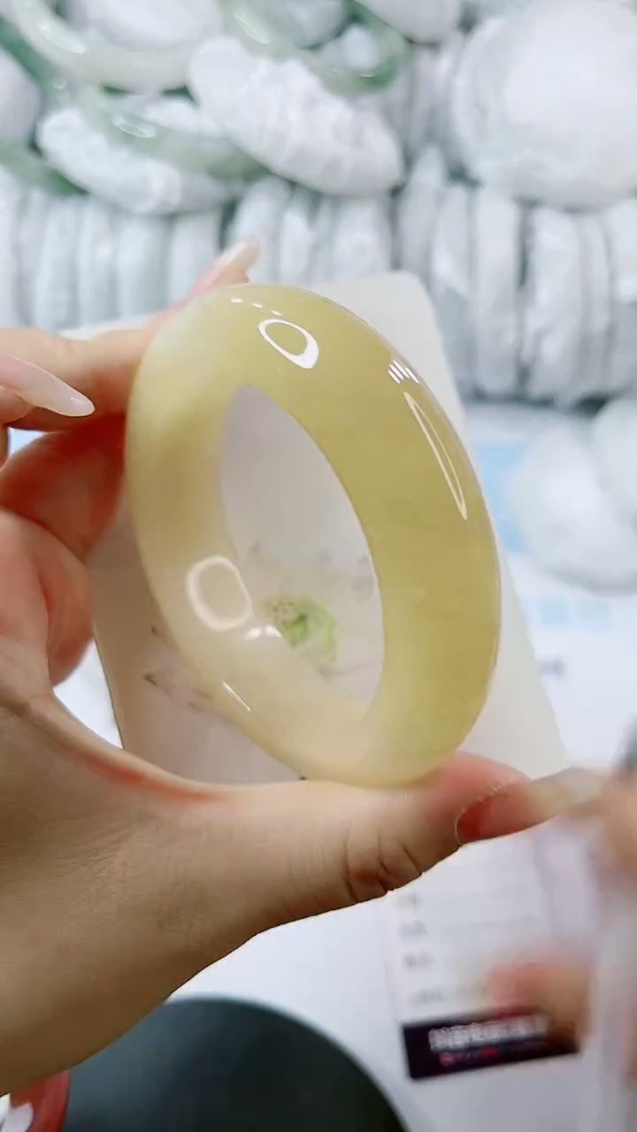 【闪购商品】石英质玉手镯未镶嵌0884042694-