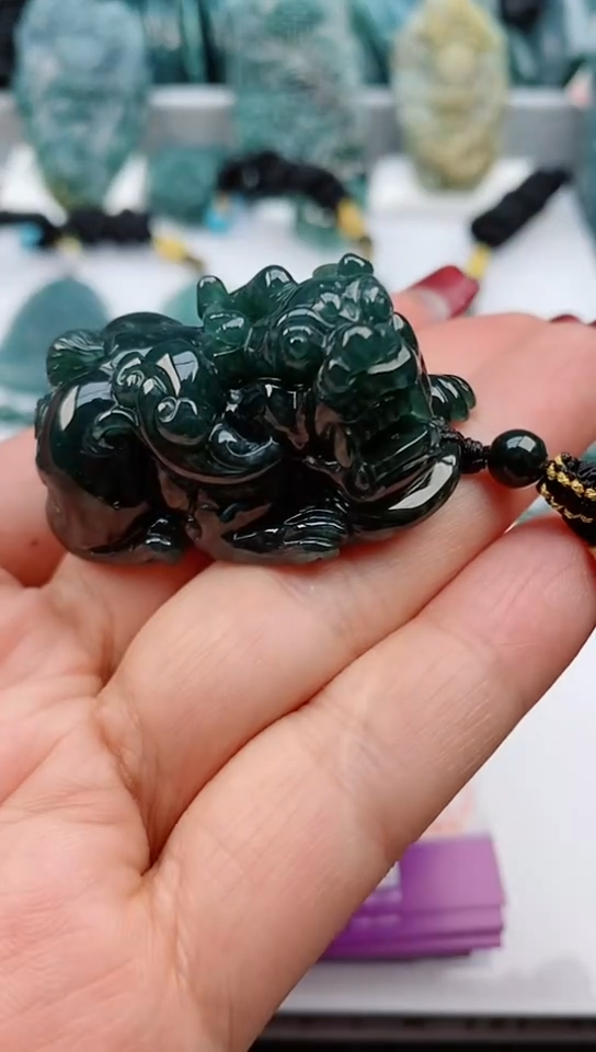 【闪购商品】翡翠颈饰未镶嵌           