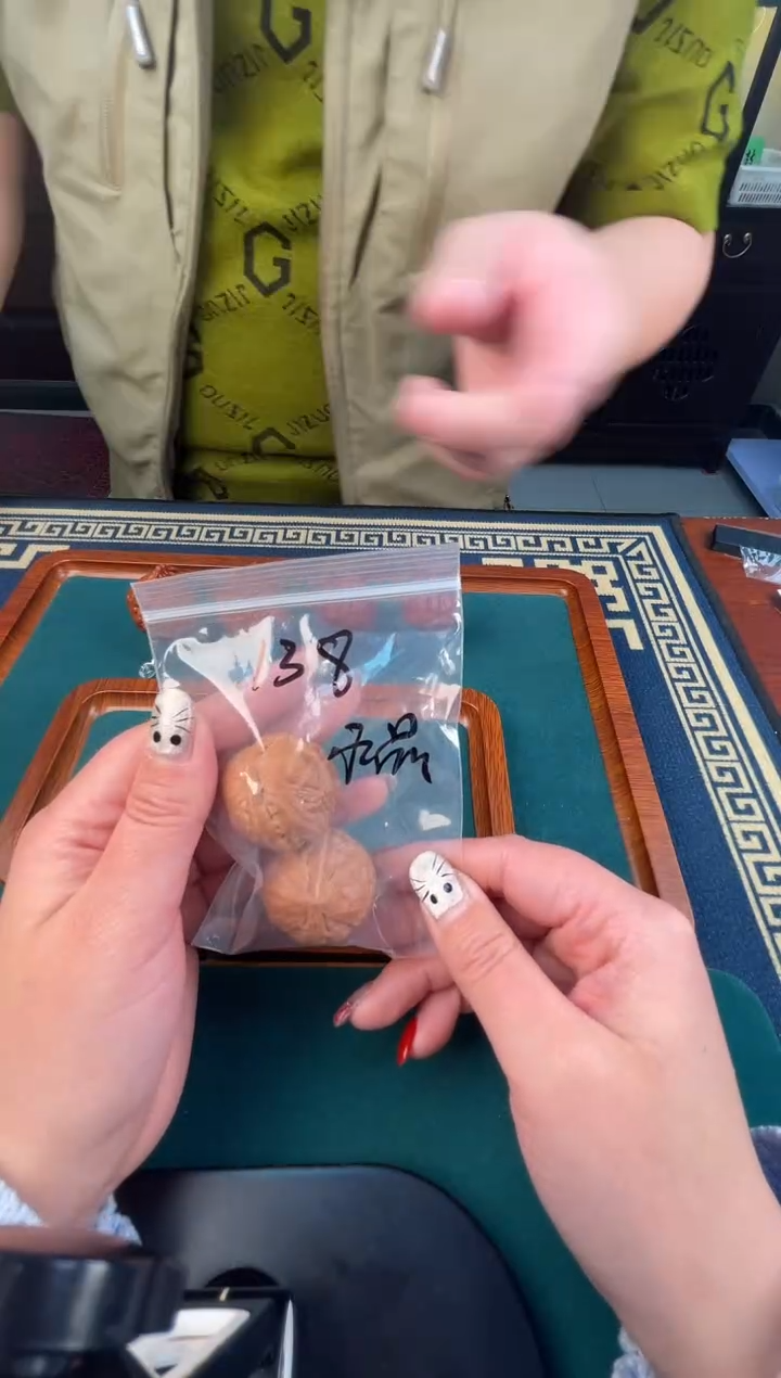 【闪购商品】文玩核桃把件秋子水晶蛤蟆