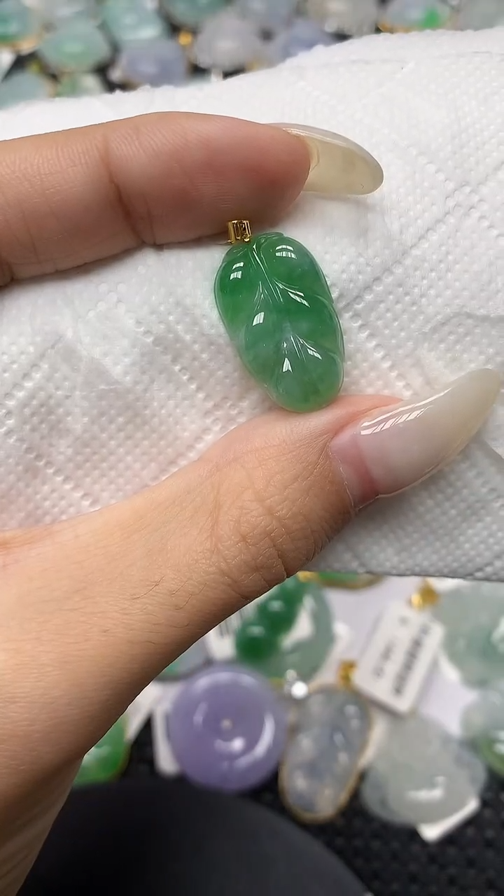 颈饰18K金镶嵌翡翠11111111111