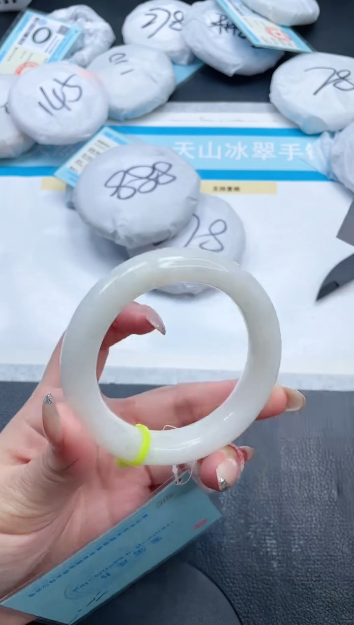 和田玉手镯未镶嵌11V246-56