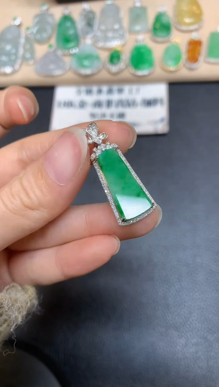 【闪购商品】翡翠颈饰18K金镶嵌无事牌【无服务费