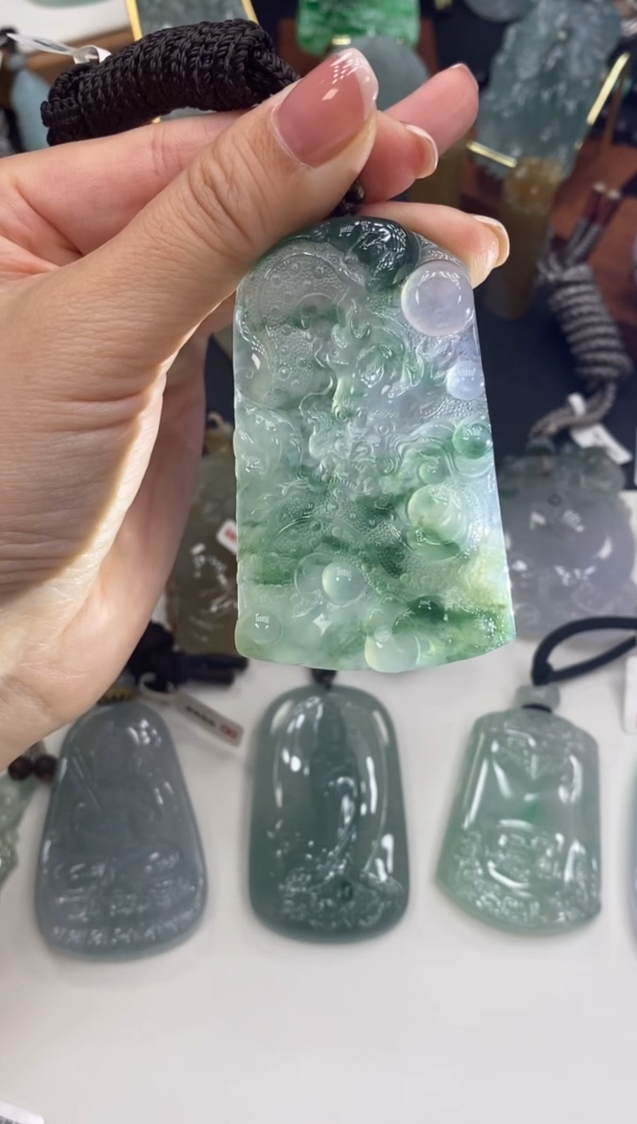 颈饰未镶嵌翡翠龙牌