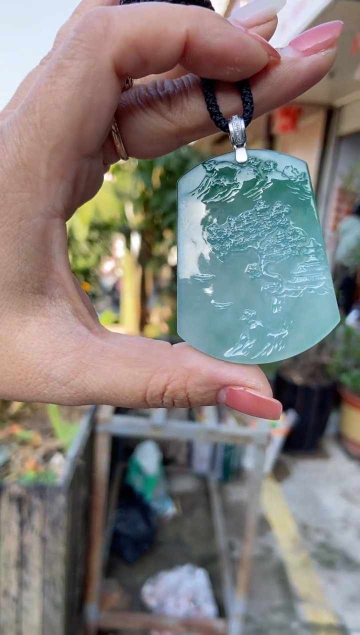 【闪购商品】翡翠颈饰未镶嵌山水